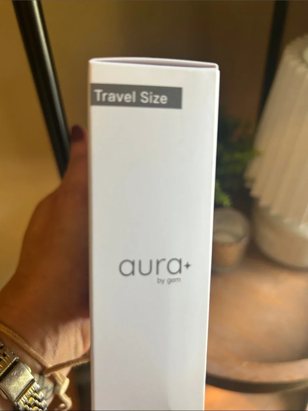 Aura Women’s Skincare Set — White